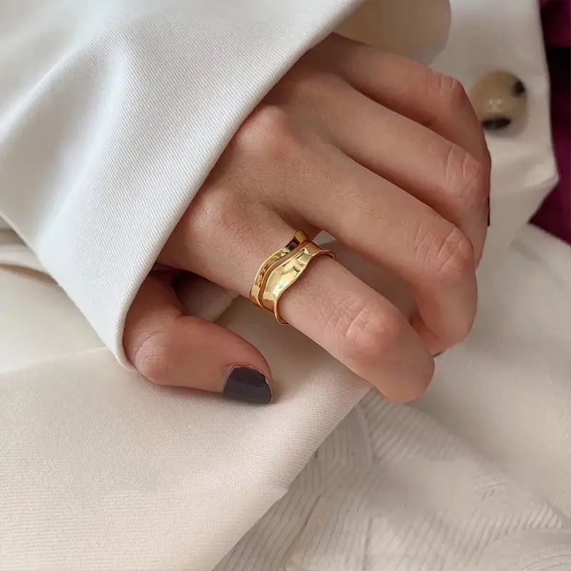 Frosty Wind Niche Wave Curve Ring