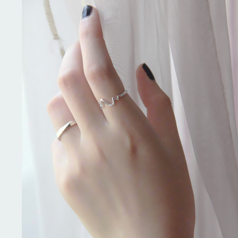 Simple and lovely heart ring