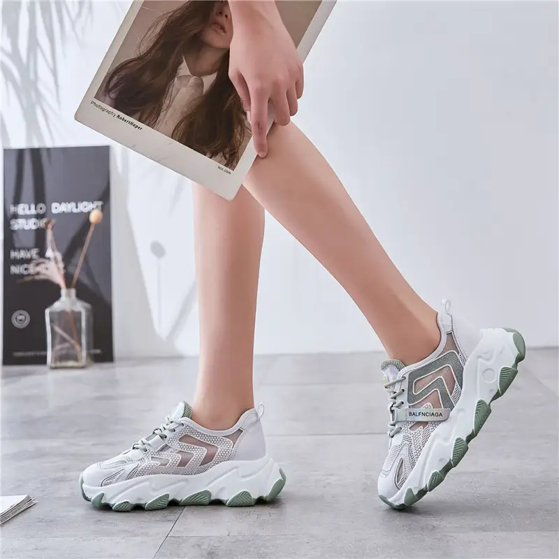 Sponge thick-soled sports shoes