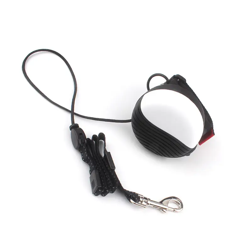 Hands-free automatic telescopic traction rope