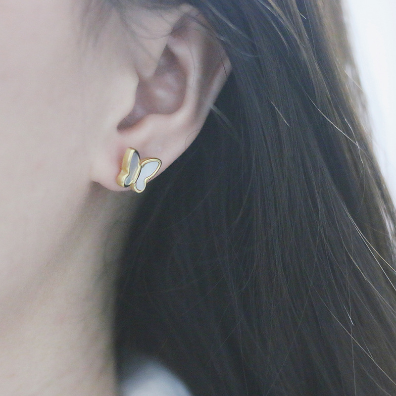 طقم أقراط وقلادة جميل