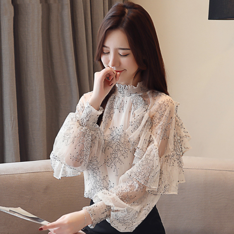 Lace bottoming shirt