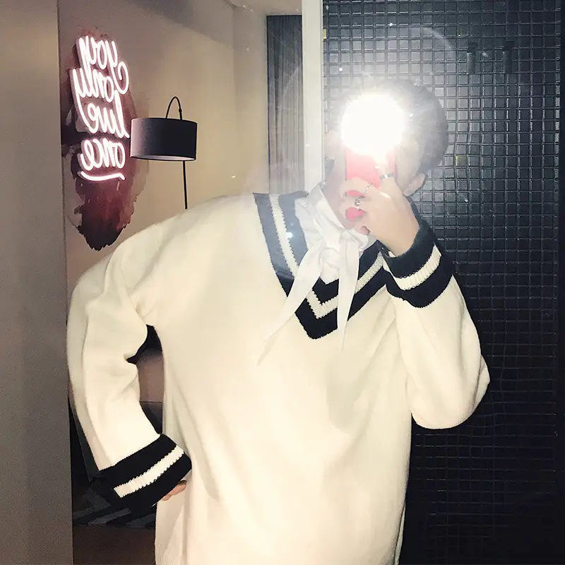 Men's big V-neck couple sweater hit color