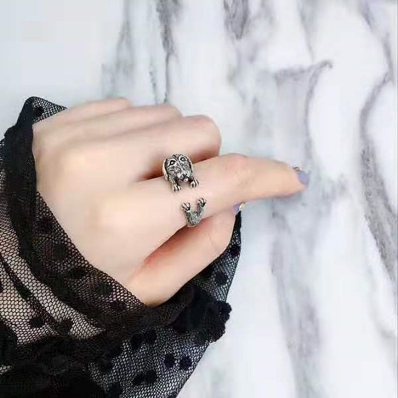 Fashion vintage distressed ring