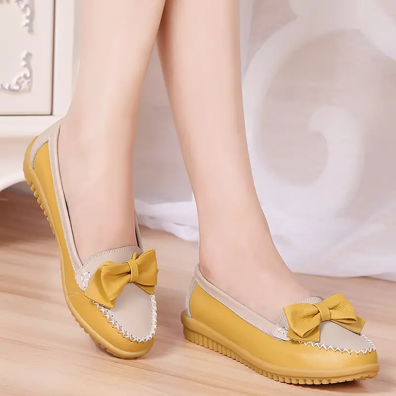 Bow tie color matching mother's shoes