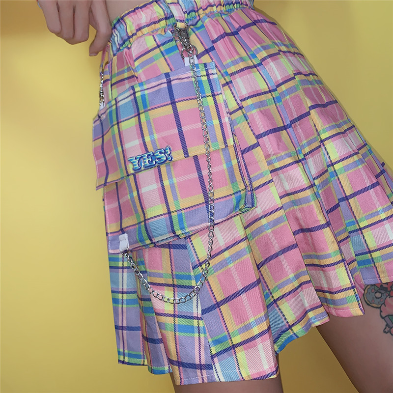 All-match check skirt with chain