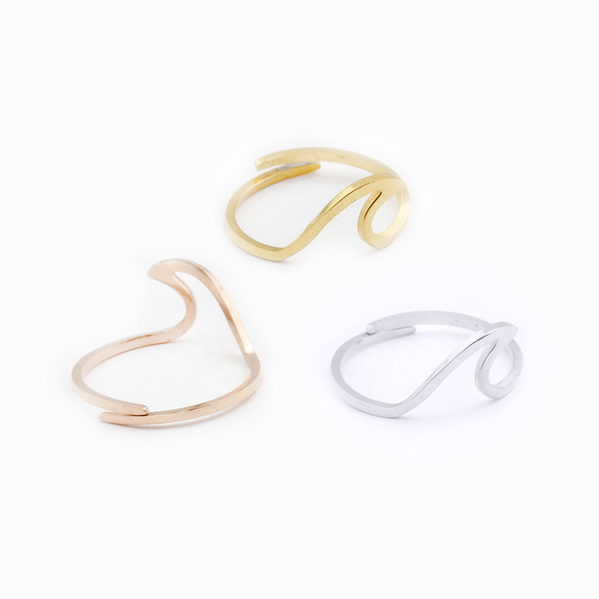 Fashionable simple wave ring