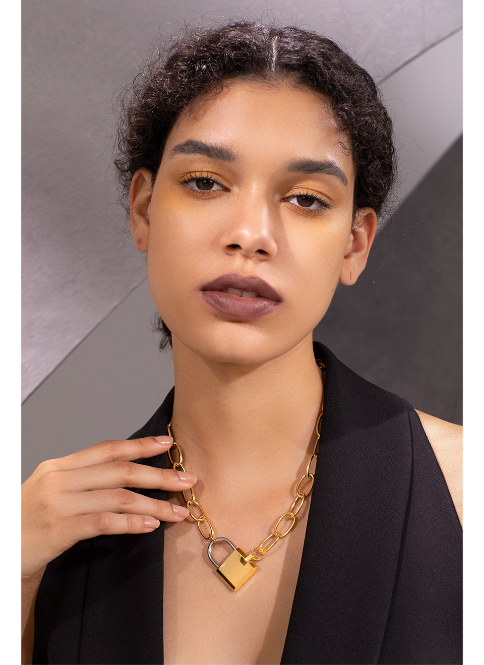 Fashion lock necklace