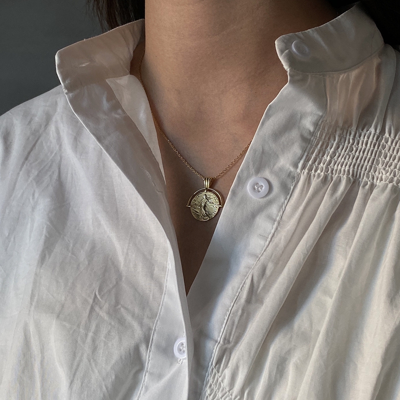 Lady Silver Queen Head Round Necklace