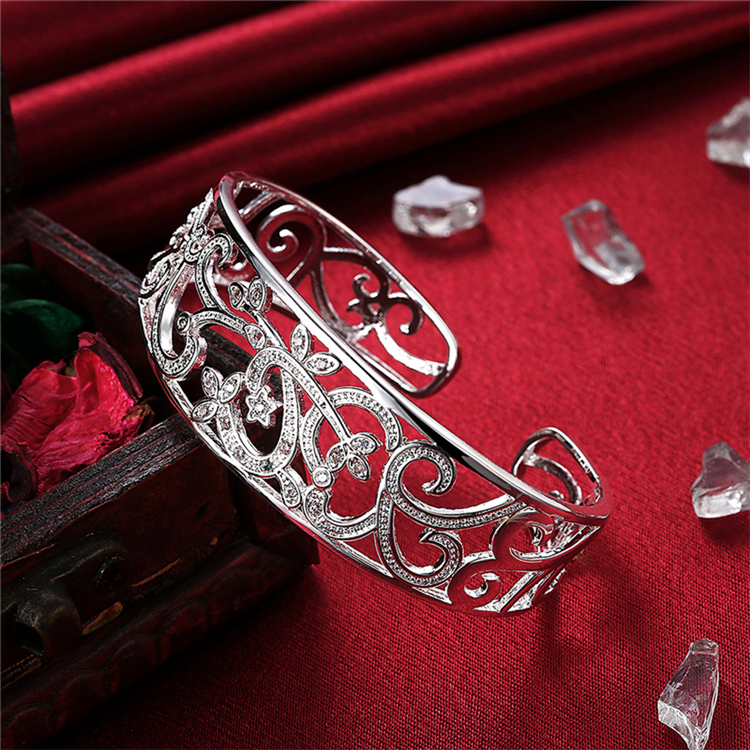 Hollow flower zircon bracelet