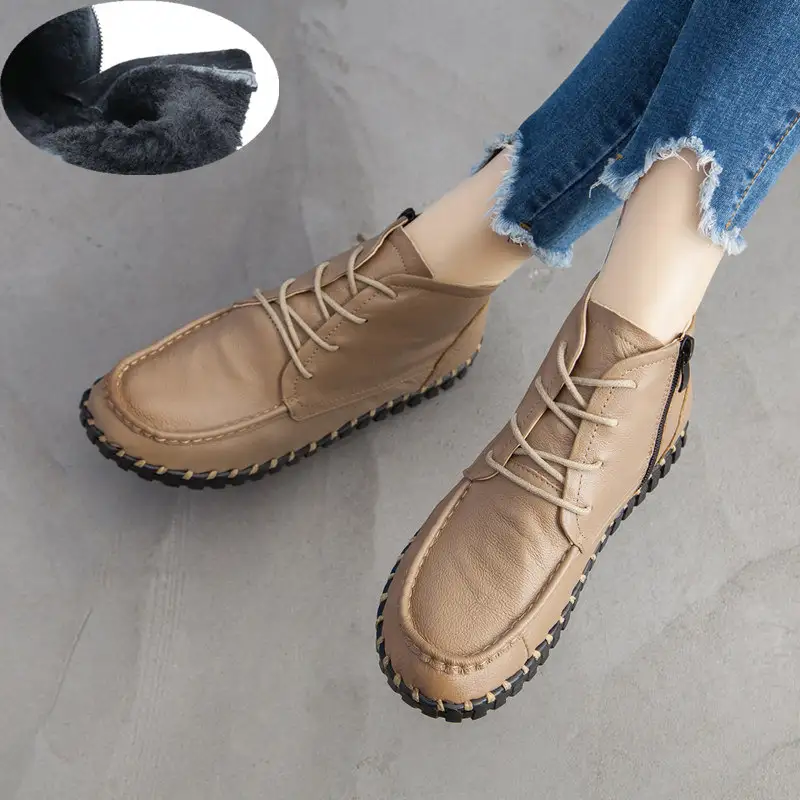 Low-soled lace-up boots