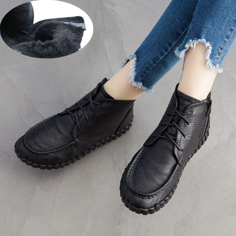 Low-soled lace-up boots