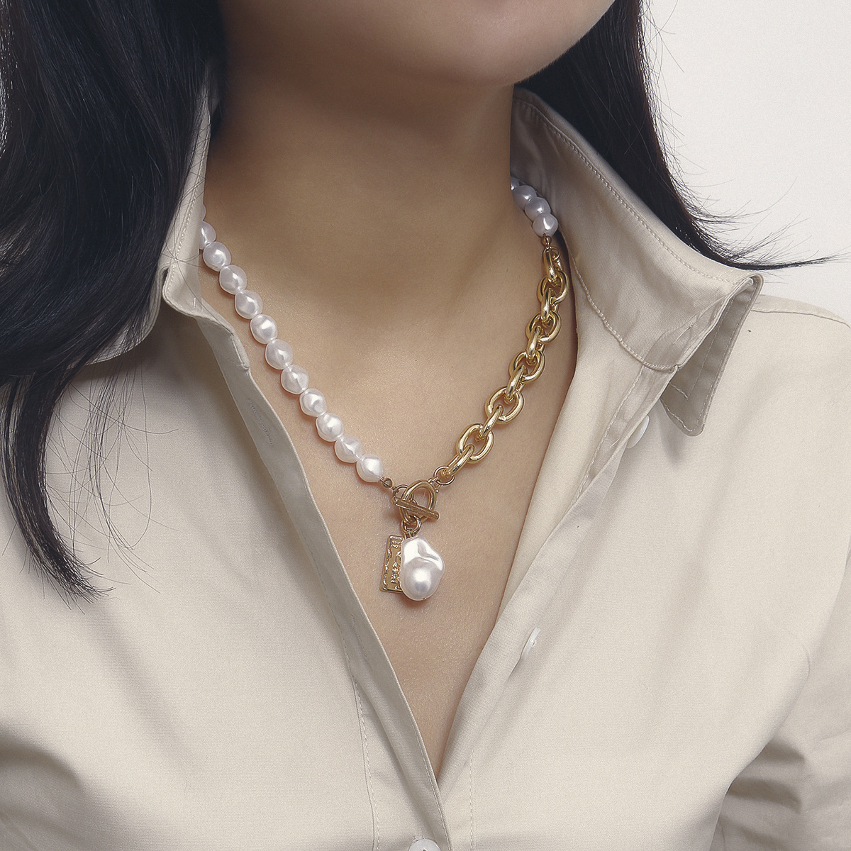 Baroque geometric portrait square necklace