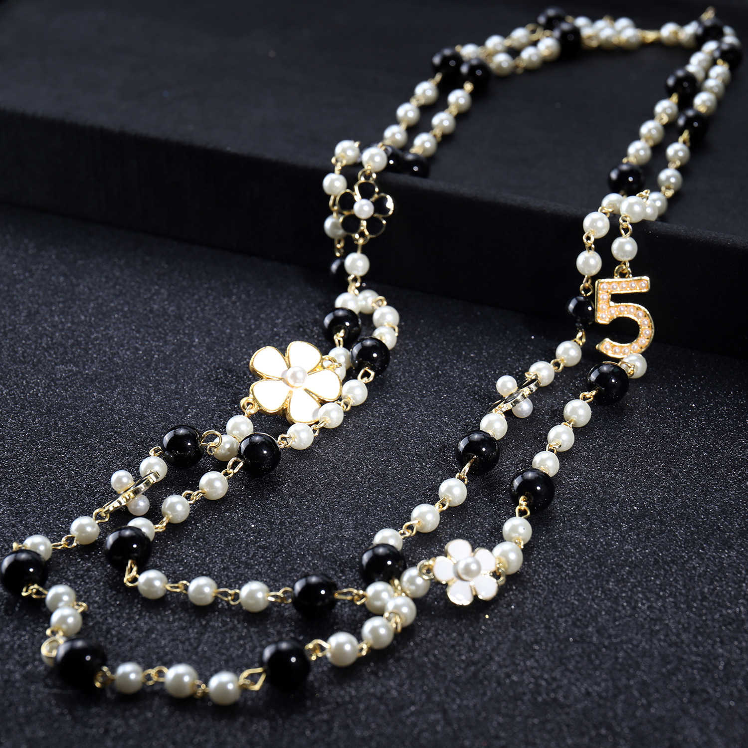 Multilayer 5 word small fragrance pendant