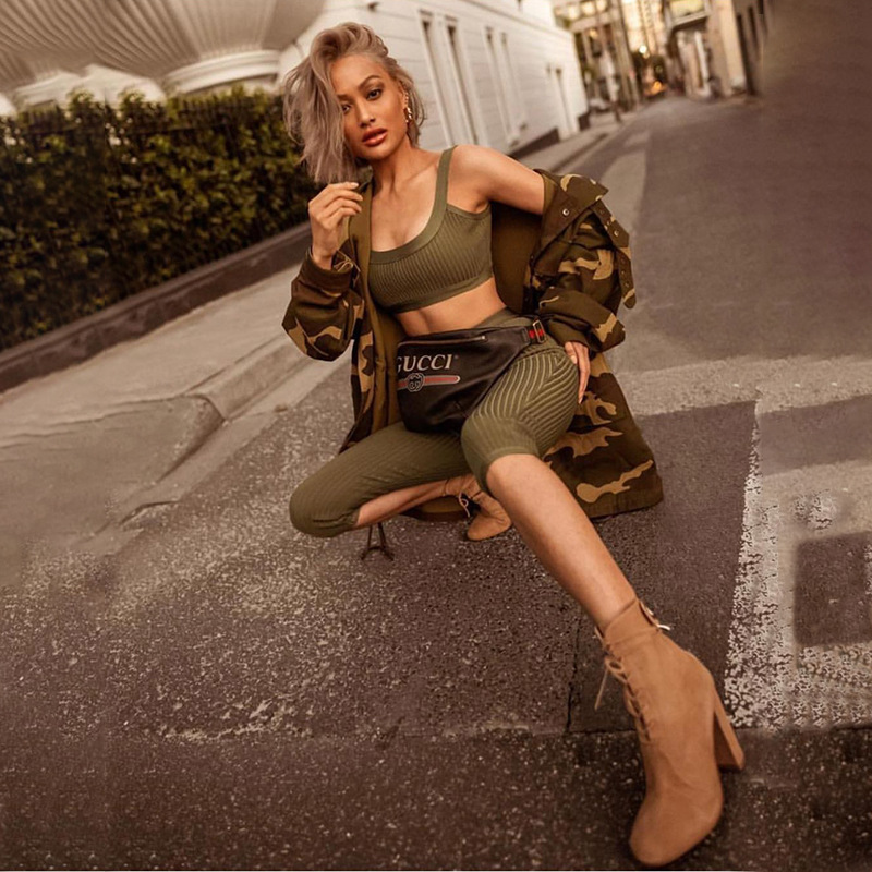 Sexy sleeveless exposed navel suit