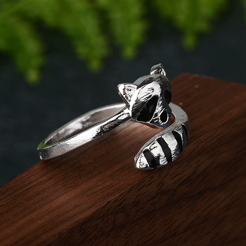 Lady raccoon opening ring