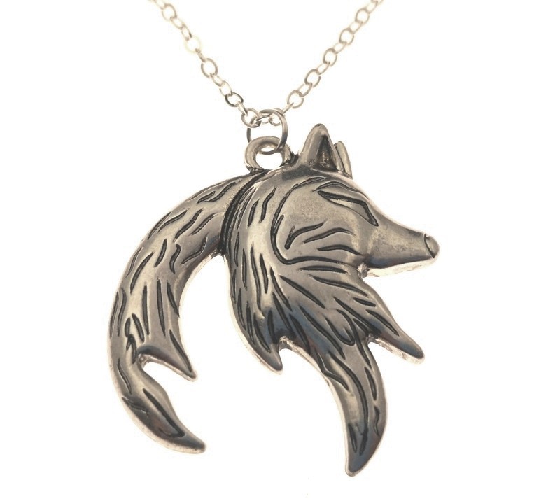 Left and right wolf head Jewelry Necklace