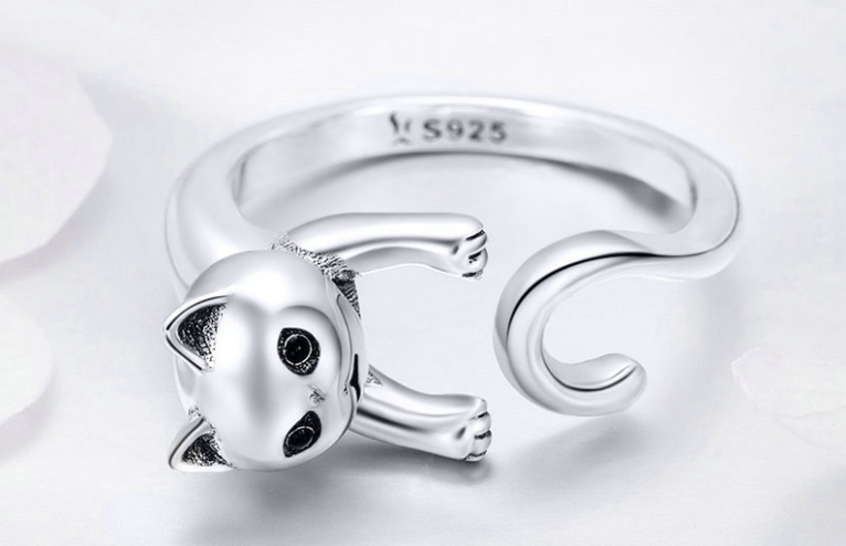 Beautiful cute naughty cat finger ring