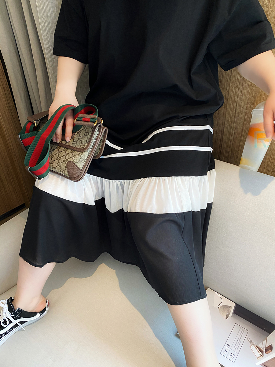 Long slim and creased stitching T-shirt skirt