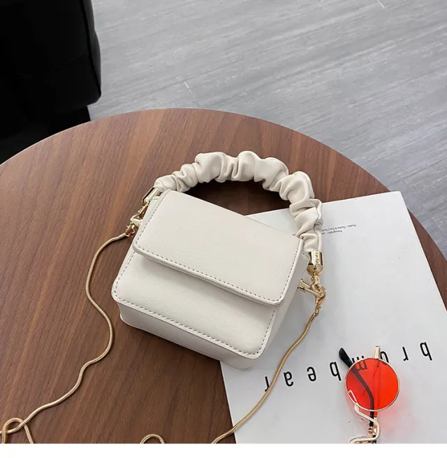 Korean version of the wild messenger chain bag White - Shop at LoveMi