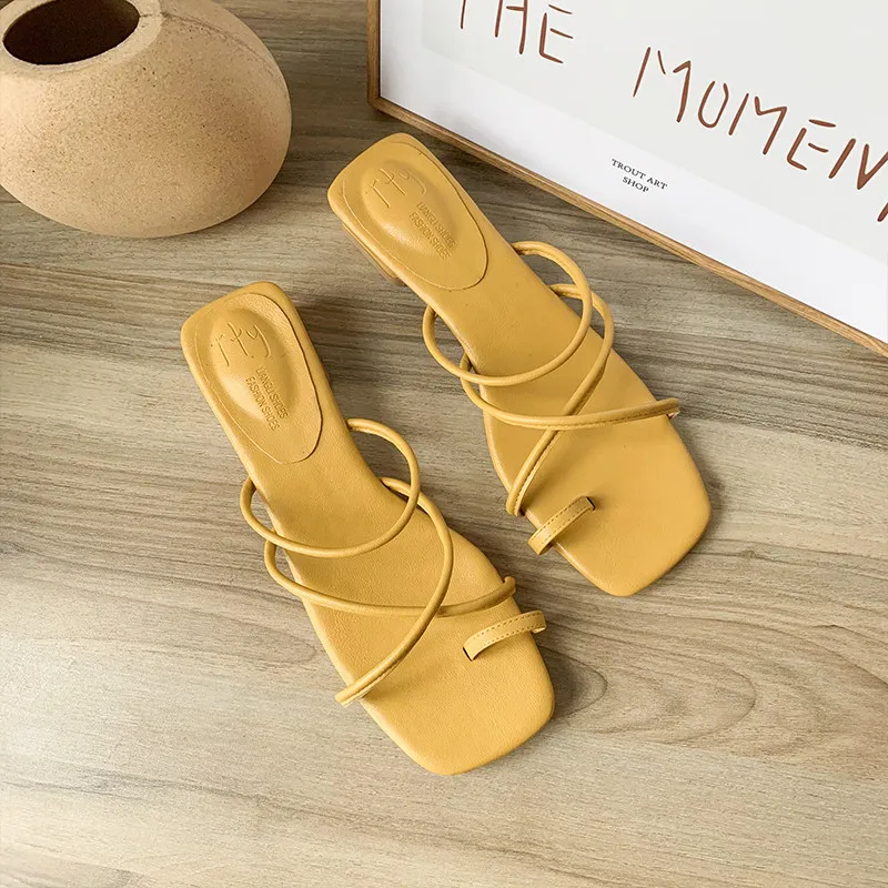 Square head thin belt thick heel slippers - Yellow