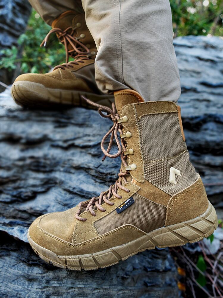 Outdoor hiking shoes