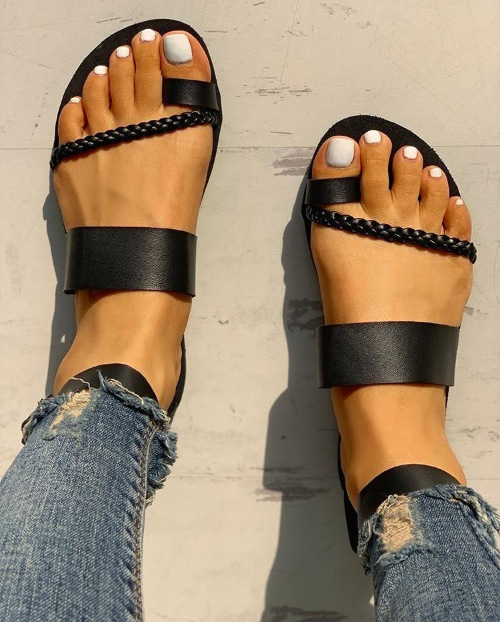 Comfortable flat toe buckle casual sandals