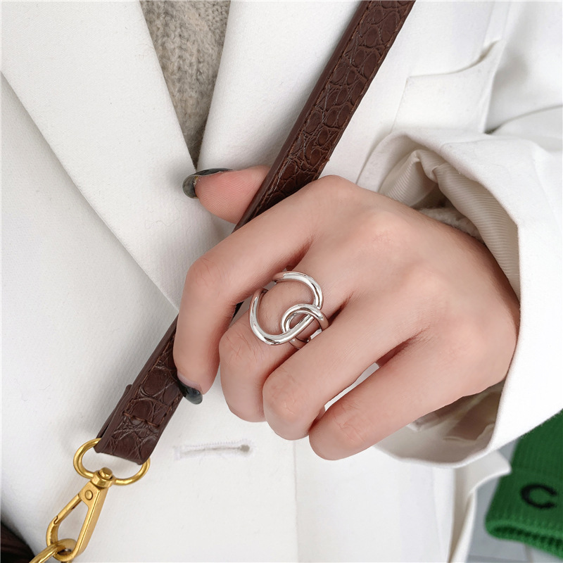 Simple metal ring female