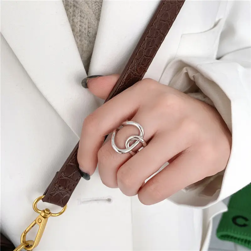 Simple metal ring female