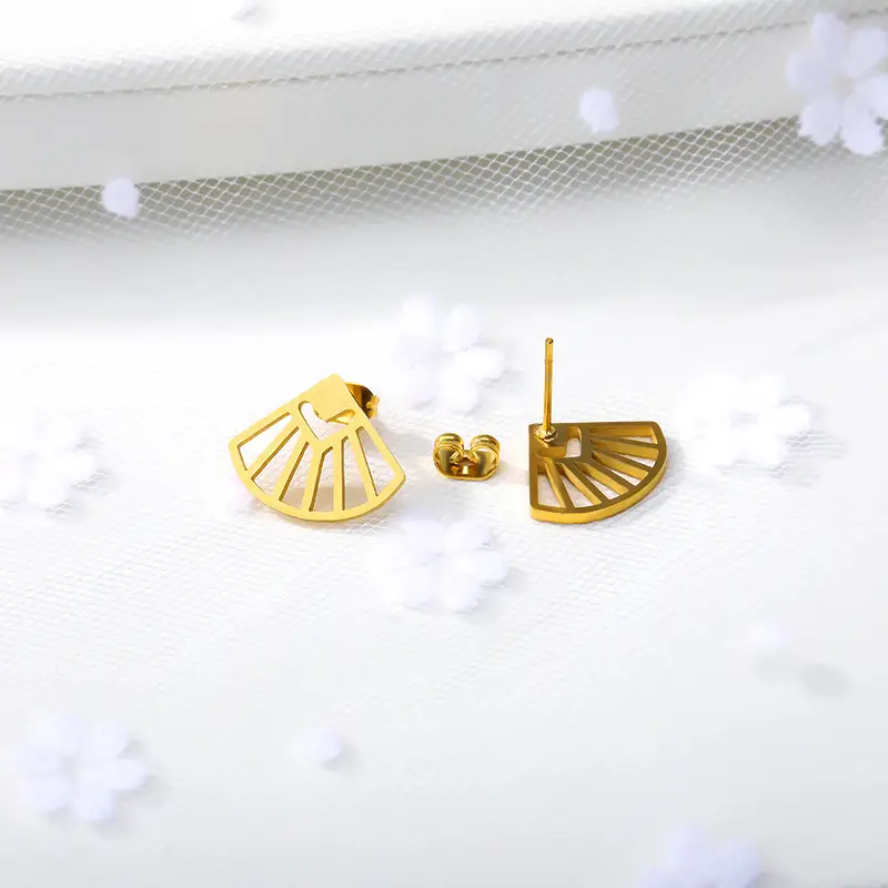 Metal fan earrings