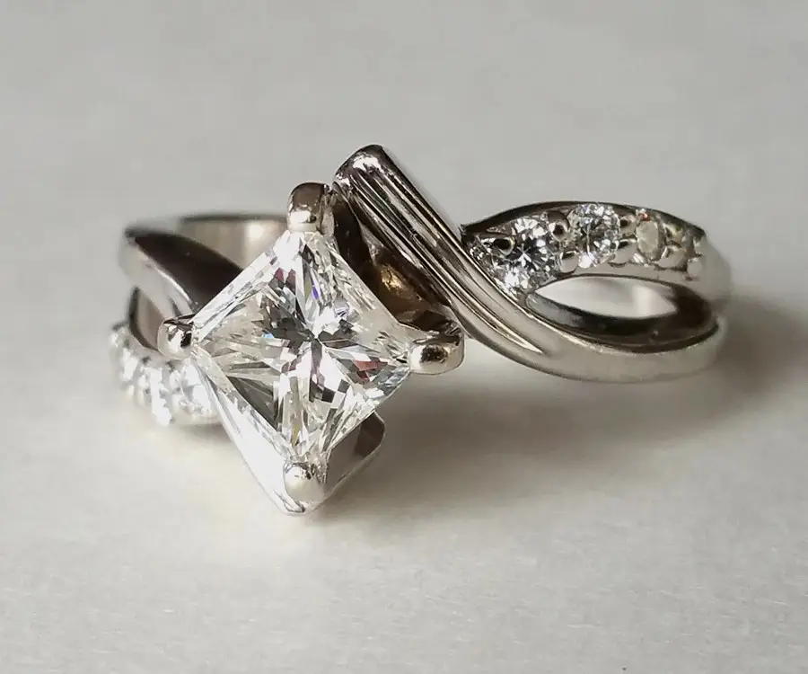Line simulation diamond engagement ring