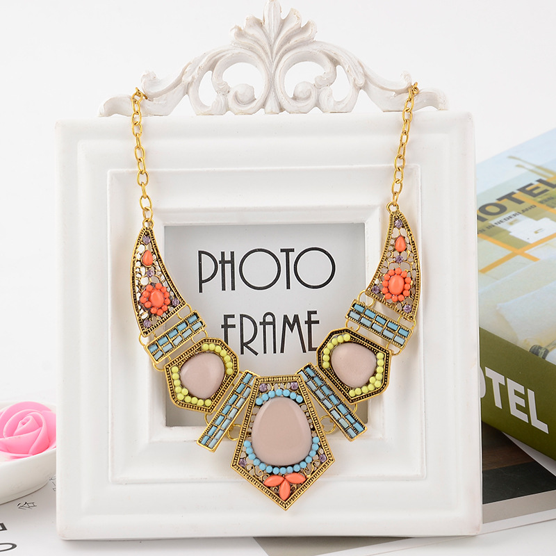 Hollow geometric colored resin diamond clavicle chain