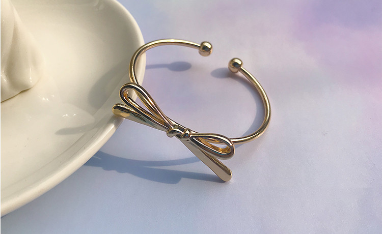 Adjustable bow bracelet