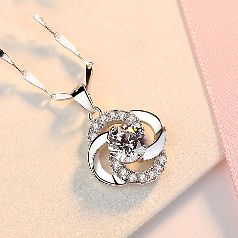 Four-leaf clover necklace female clavicle chain