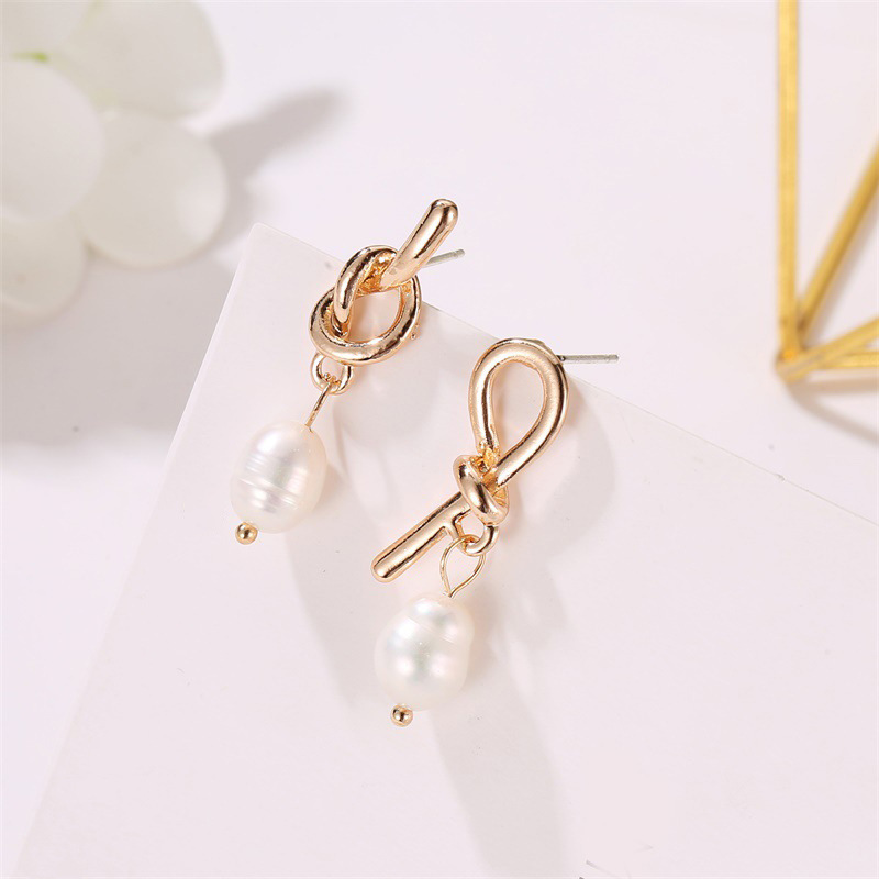 Temperament Baroque Pearl Earrings