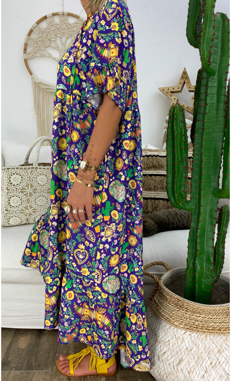 Loose casual dress with round neck