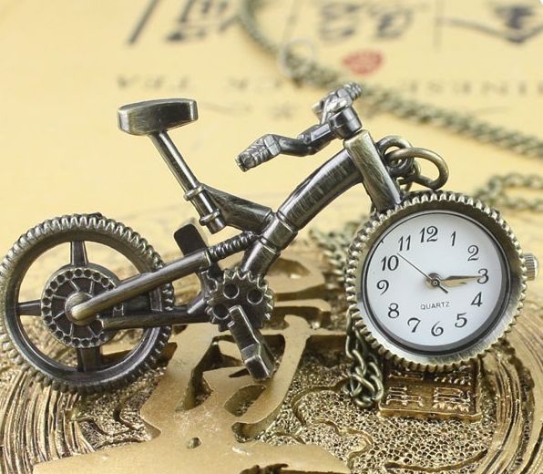 Creative student Necklace table