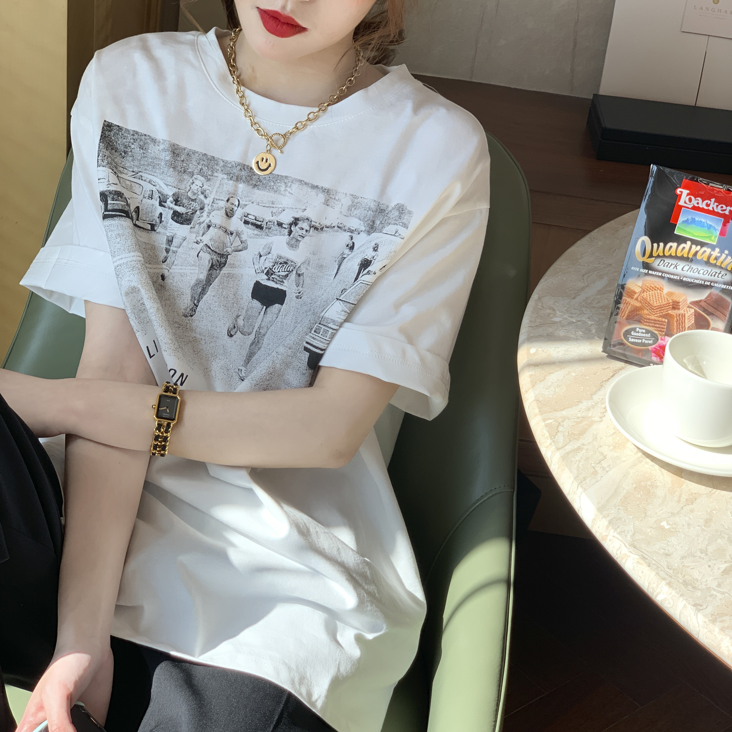 Loose mid-length short sleeves