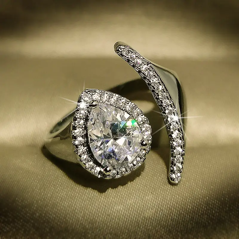 Women's luxury diamond solitaire ring
