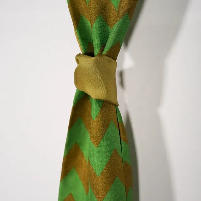 Green geometric silk scarf Green - Shop at LoveMi