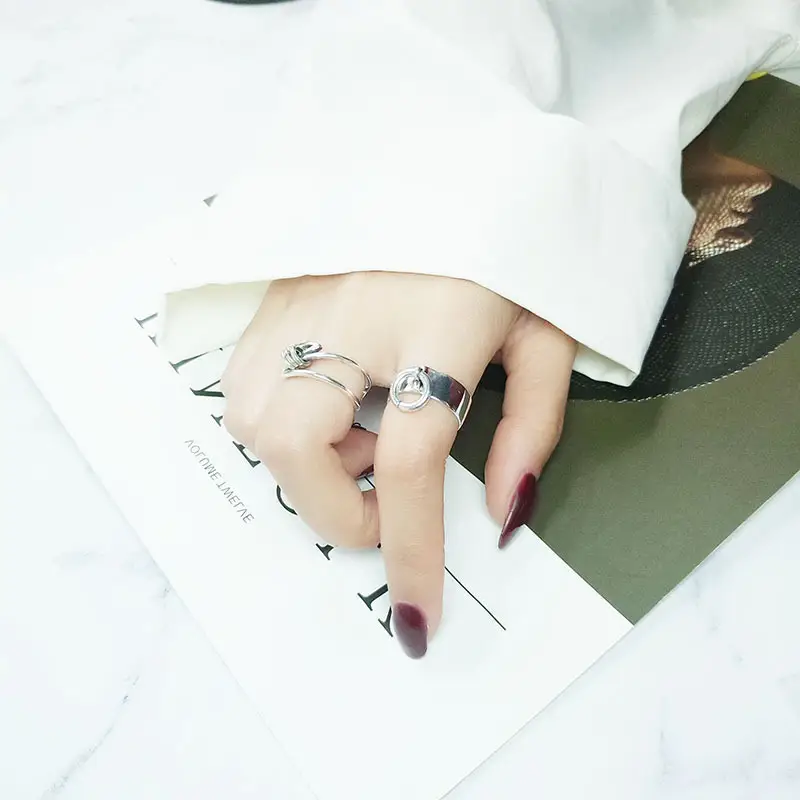 Glossy adjustable ring