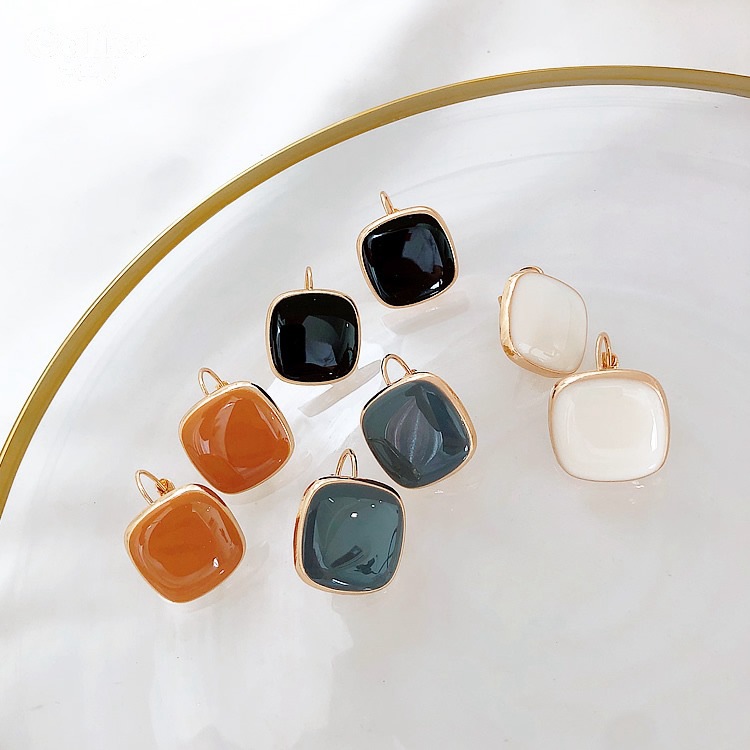 Simple geometric earrings