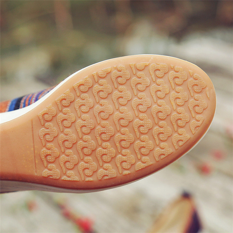 Old Beijing cloth embroidered women's shoes