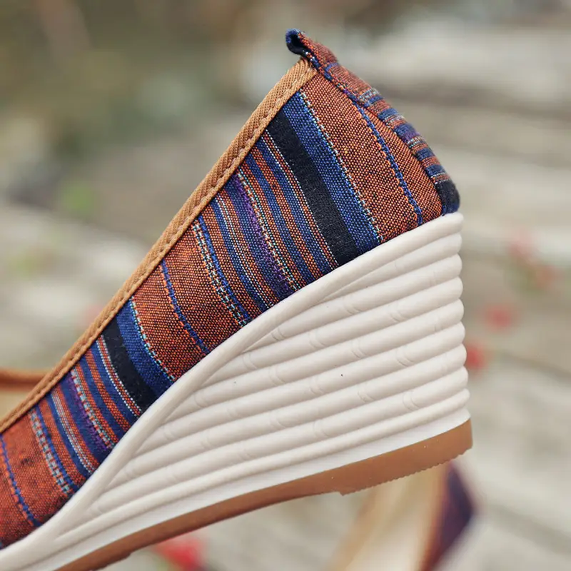 Old Beijing cloth embroidered women's shoes