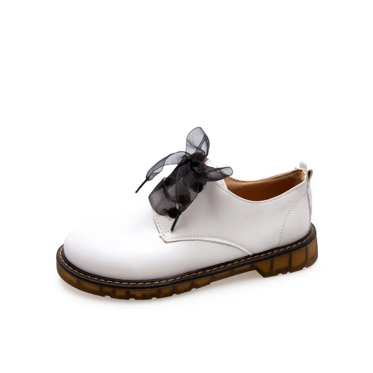 Women's shoes with flat shoes - White