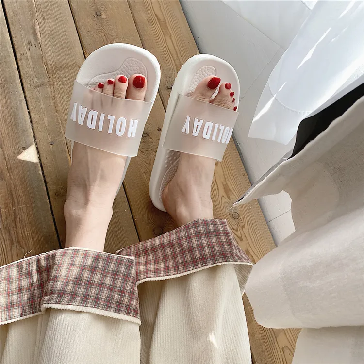 Simple female slippers - White