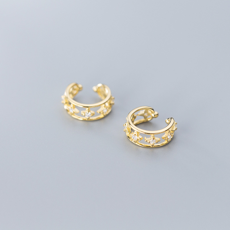 Four-pointed star simple pierced earrings