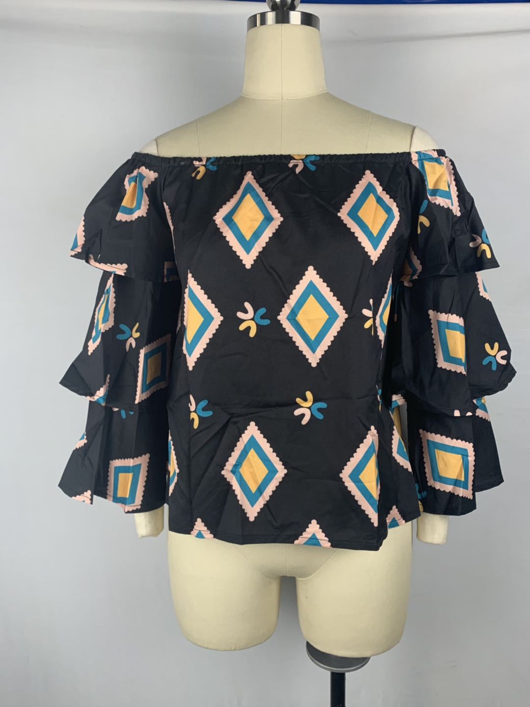 Vintage printed and dyed collar trumpet sleeve top