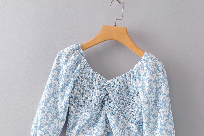 Short-sleeved blouse with printed collar