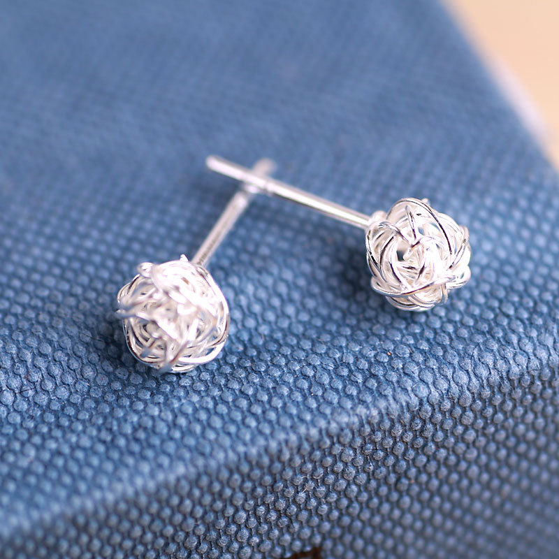 Earrings with silk yarn